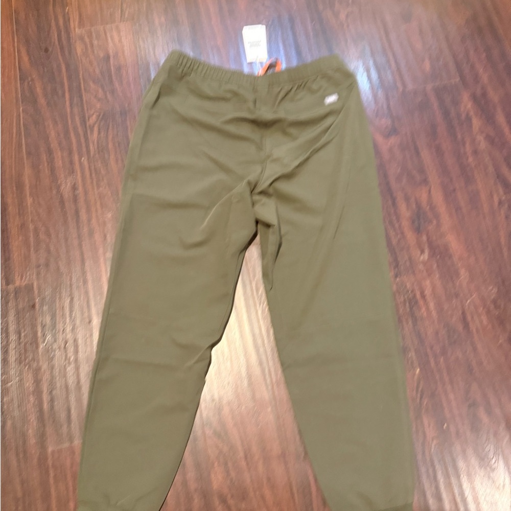 Figs jogger pants size large green NWT - Picture 6 of 6